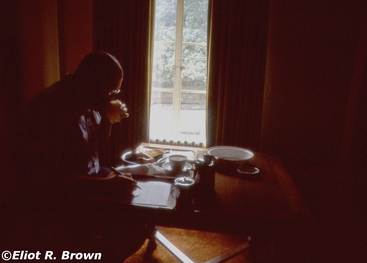 Yours truly, glomming the Continental Breakfast. Travel & Entertainment… how sweet it is!